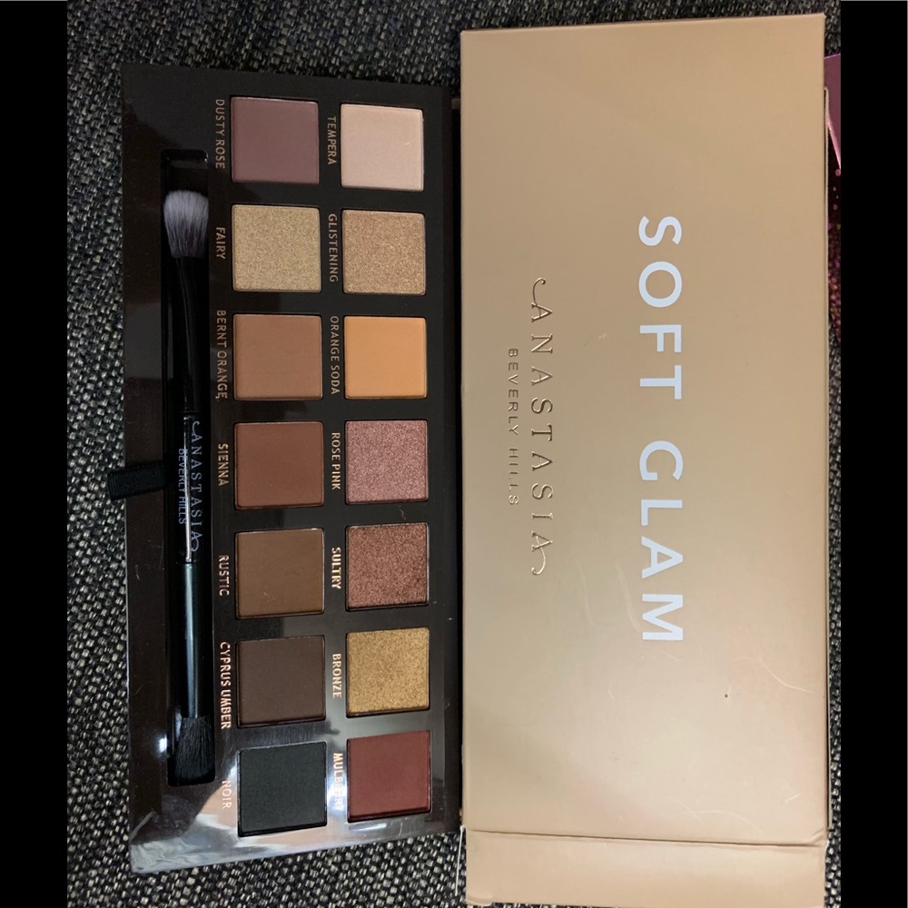 Anastasia soft glam eye shadow palette